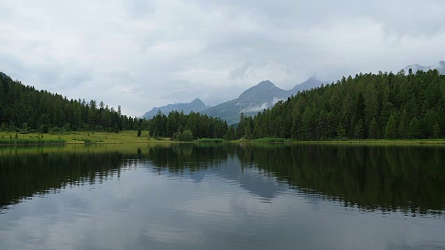 瑞士圣莫里茨附近的斯塔兹湖视频素材