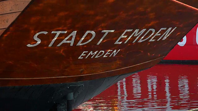 Ratsdelft与博物馆船只，Emden，东弗里西亚，德国下萨克森州视频素材