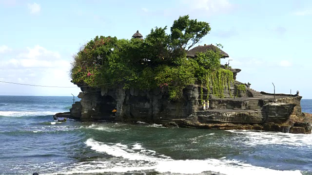 特写tanah lot寺庙在高潮视频素材