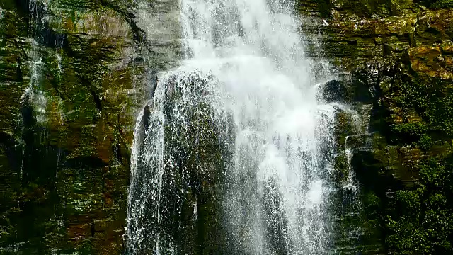 瀑布下降,慢动作视频素材