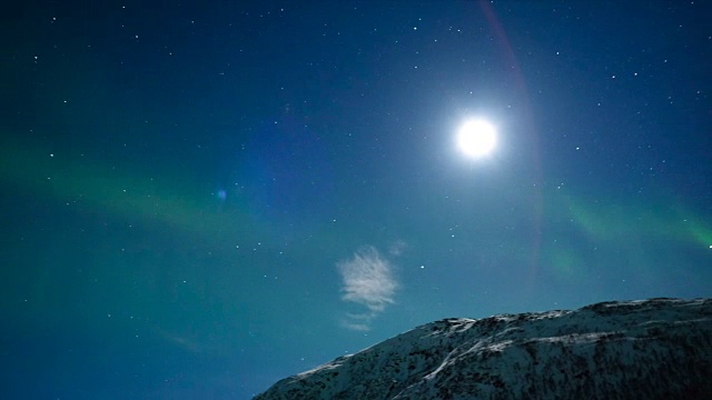 挪威北部夜空中北极光的高清延时拍摄视频素材