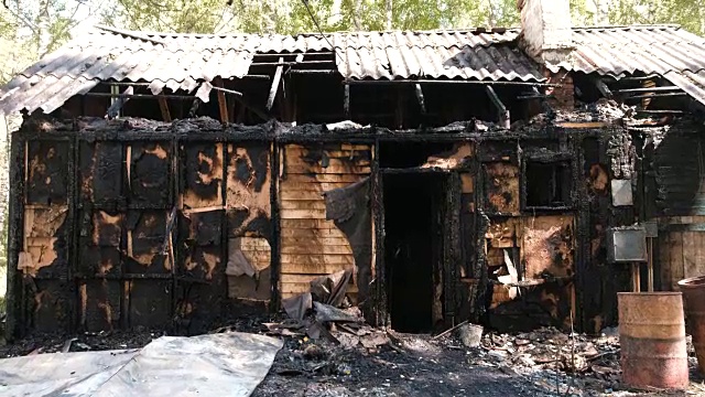 烧毁私人木屋。视频素材