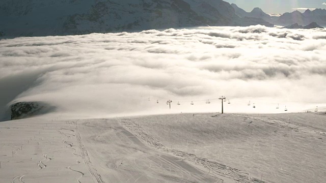 瑞士温根云层之上的滑雪道视频素材