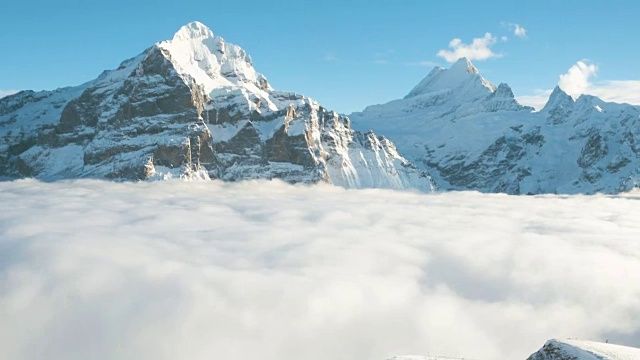 温根雪山云上视频素材