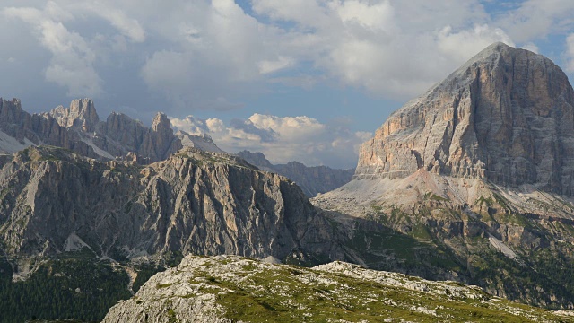 Dolomites, Tofana de Rozes。高山景观视频下载