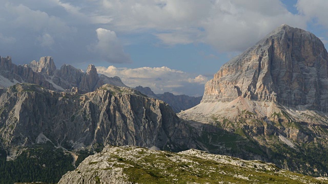 Dolomites, Tofana de Rozes。高山景观视频下载