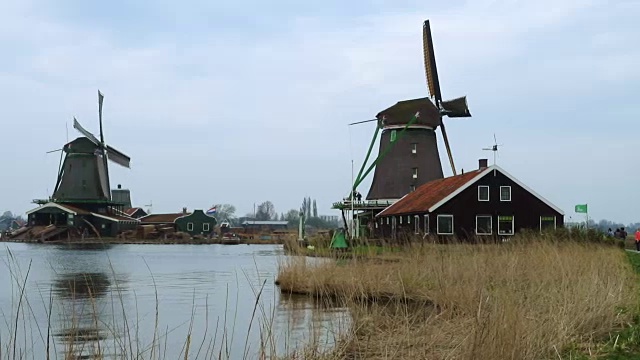 Zaanse Schans的风车视频素材