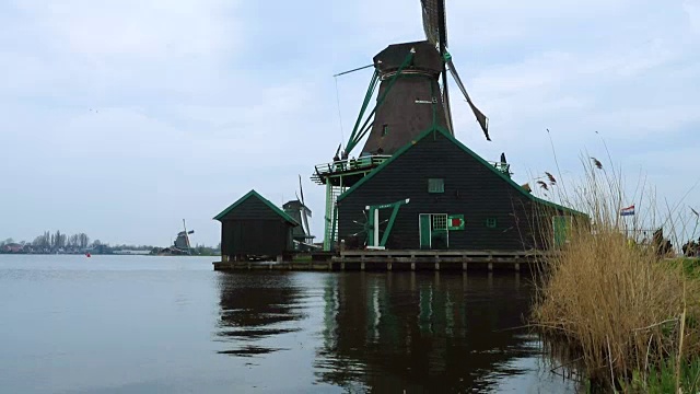 Zaanse Schans的风车视频素材