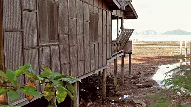 水架空屋之上的替代住宅视频素材