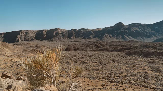 沙漠地貌的火山口与泰德火山冷却的熔岩视频素材