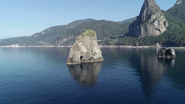 在乌伦岛(韩国东海唯一的岛屿城市)夏天的象岩视频素材