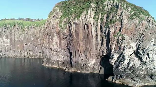 乌伦岛(韩国东海唯一的岛屿城市)夏天的Gwaneumdo岛和桥视频素材