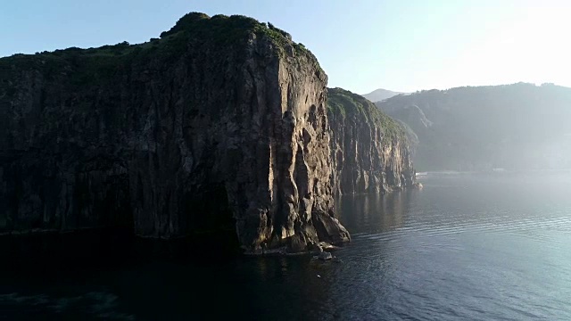 乌连岛(韩国东海唯一的岛屿城市)的Gwaneumdo岛在夏天的景色视频素材