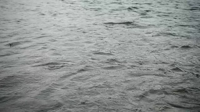 雨落在山河上。视频素材