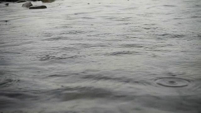 雨落在山河上。视频素材