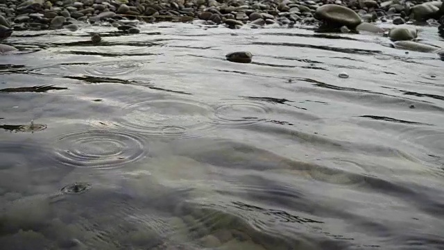 雨落在山河上。视频素材