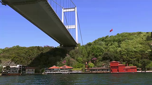 横跨博斯普鲁斯海峡的桥，土耳其，伊斯坦布尔视频素材