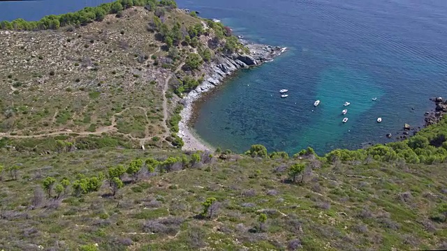 鸟瞰图的海岸Cap de Creus, Costa Brava, Catalunya，西班牙视频素材