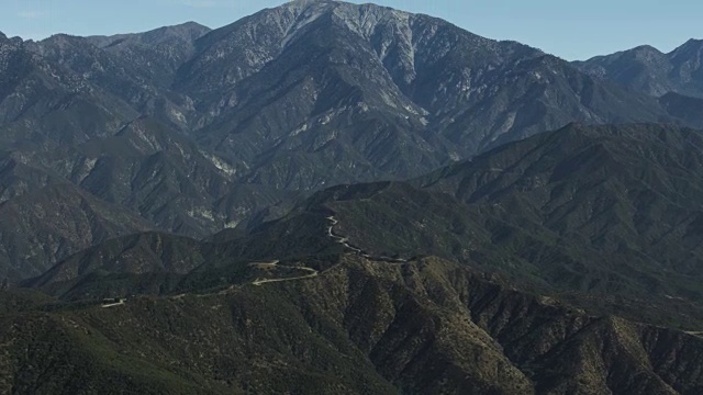 倾斜拍摄的秃头峰在圣加布里埃尔山视频素材