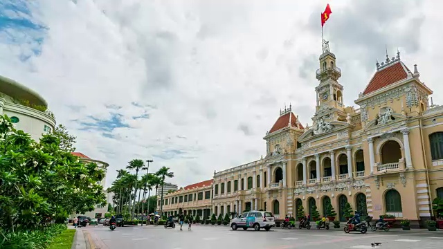 越南西贡胡志明市市政厅前的4k时间间隔的交通。视频素材