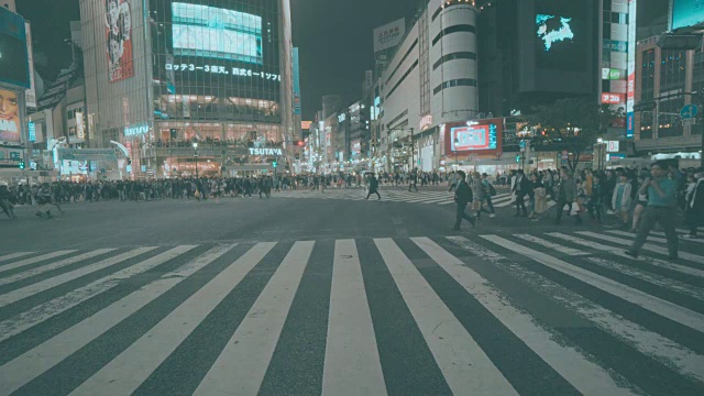 涉谷十字路口行人过马路视频素材