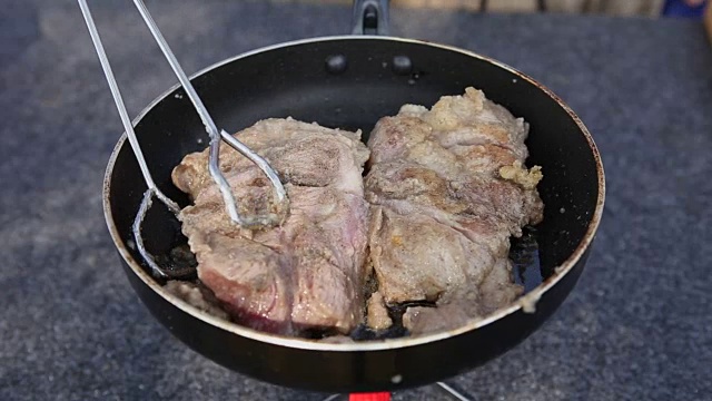 烹饪，三明治，准备食物，熏肉，油炸视频素材