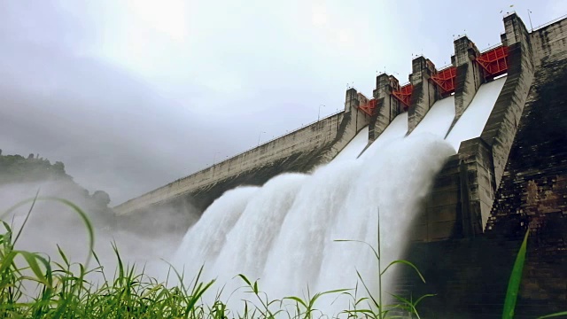 水泥坝泄水视频素材