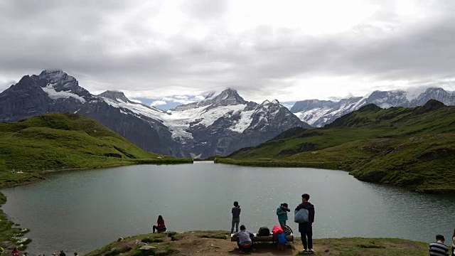 来自格林德沃的Timelapse Schreckhorn和Wetterhorn首先在瑞士视频素材