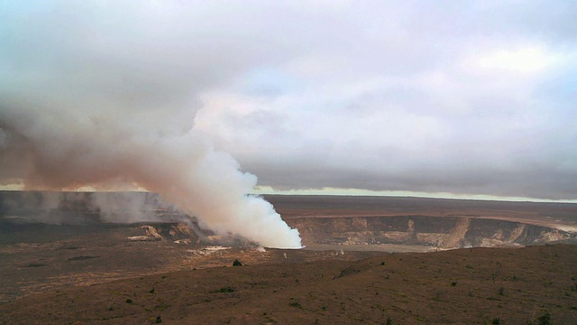 来自火山口的热蒸汽能量视频素材