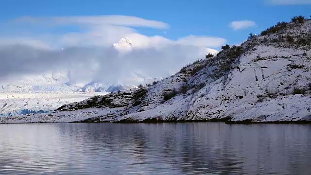 洛斯安第斯山脉，阿根廷湖和莫雷诺冰川视频素材