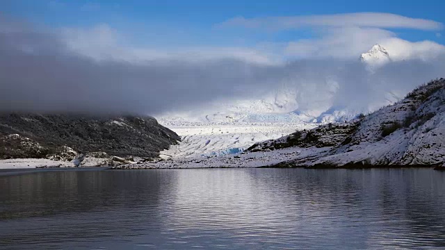 洛斯安第斯山脉，阿根廷湖和莫雷诺冰川视频素材