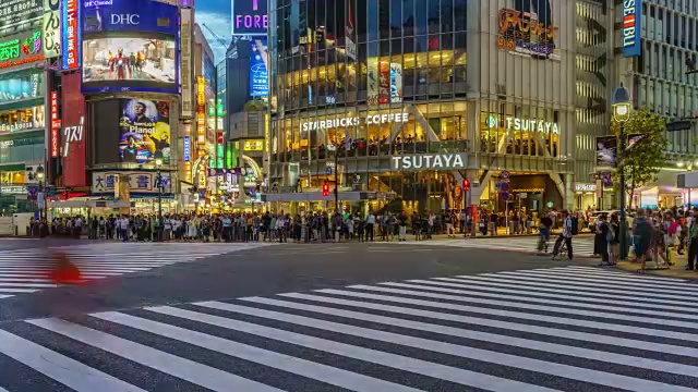 日本东京涩谷车站的夜行信标视频素材