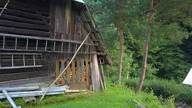 鸟瞰图谷仓外建筑和农场设备视频素材