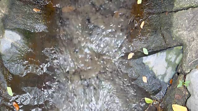 水花飞溅的慢动作视频素材