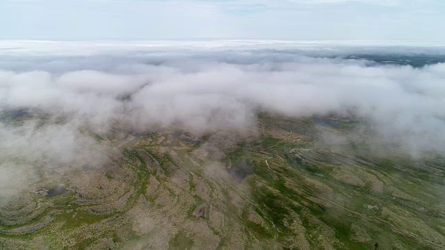 苔原景观和山在阴天视频素材