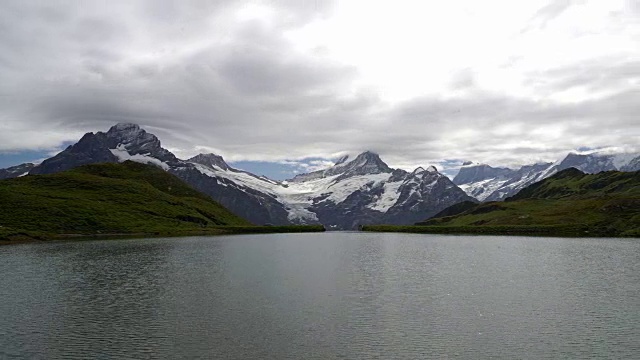 来自格林德沃的Timelapse Schreckhorn和Wetterhorn首先在瑞士视频素材