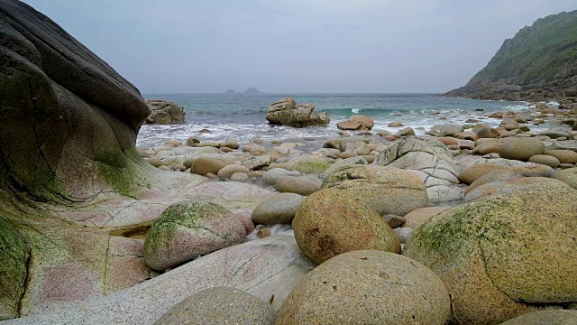 岩石湾与巨石，波思南文，彭赞斯，康沃尔，英格兰，英国，欧洲视频素材