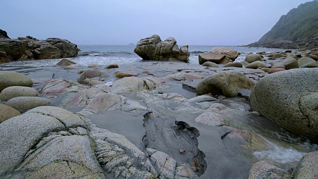 岩石湾与巨石，波思南文，彭赞斯，康沃尔，英格兰，英国，欧洲视频素材