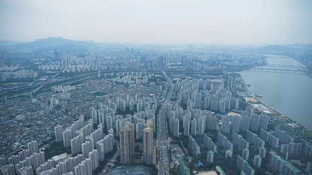 4k斯坦尼康美丽的城市景观与首尔塔现代建筑和建筑在首尔，韩国，天。概念:城市景观，自然，风景，假期，旅游视频素材