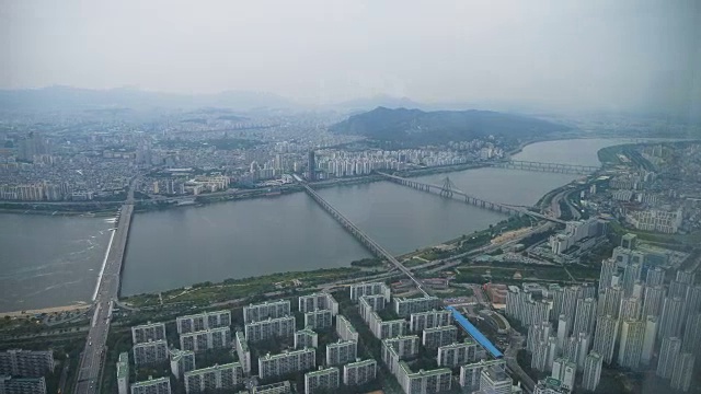 4k斯坦尼康美丽的城市景观与首尔塔现代建筑和建筑在首尔，韩国，天。概念:城市景观，自然，风景，假期，旅游视频素材