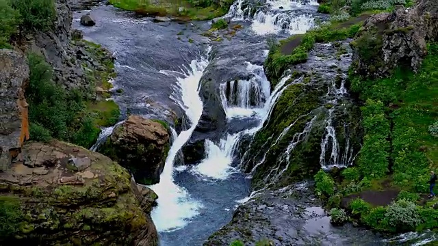 Gjain峡谷瀑布的鸟瞰图视频素材