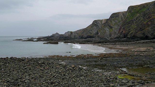 岩石海岸，哈特兰码头，比德福德，北德文郡，德文郡，英格兰，英国，欧洲视频素材