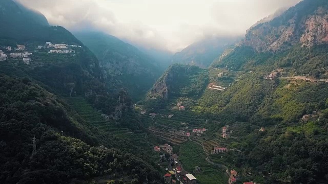 阿马尔菲海岸拉韦洛和阿特拉尼航空的浪漫场景视频素材