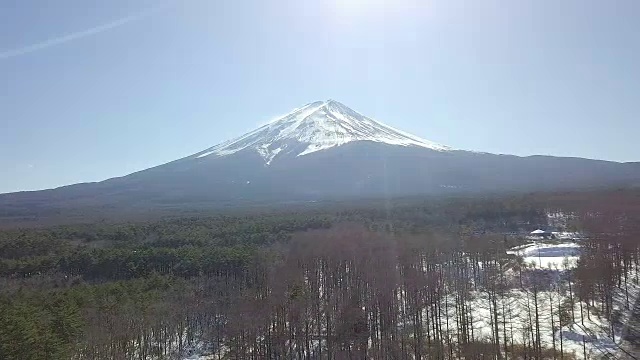 富士火山位于日本美丽的冬季视频素材