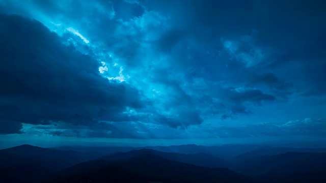 山景以云溪为背景。晚上晚上时间视频素材