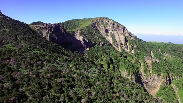 济州岛Hallasan(韩国最高峰)的白鹿丹峰视频素材