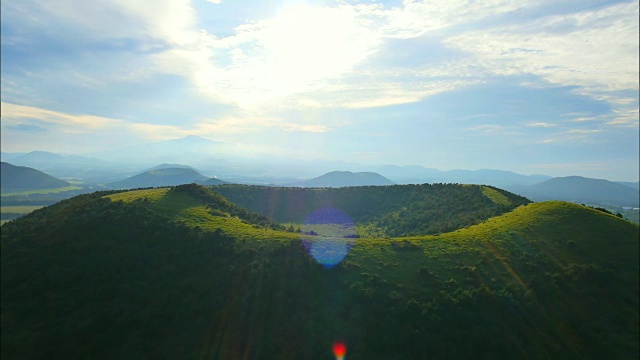 这是济州岛上著名的火山锥视频素材