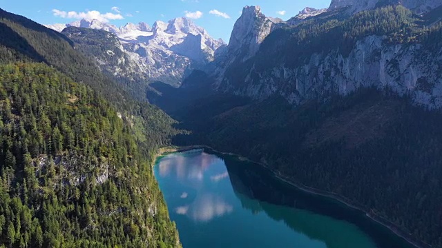 鸟瞰图的Gosau湖和Dachstein，奥地利视频素材