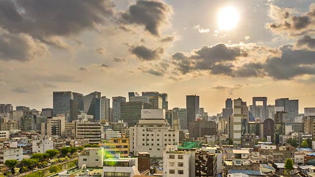 参观首尔钟野谷地区的城市建筑和摩天大楼视频素材