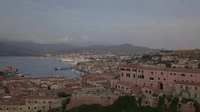 Portoferraio港鸟瞰图视频素材